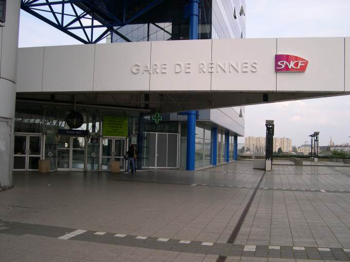 gare TGV (entrée sud)